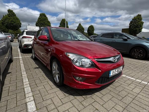 Hyundai i30 Hatchback, Diesel, 2011, Red