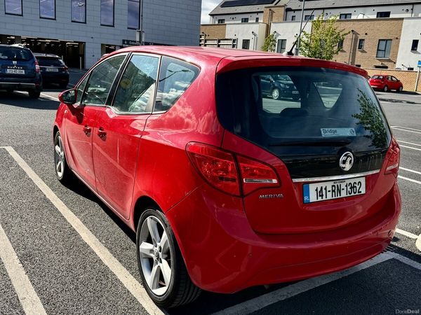 Vauxhall Meriva MPV, Petrol, 2014, Red