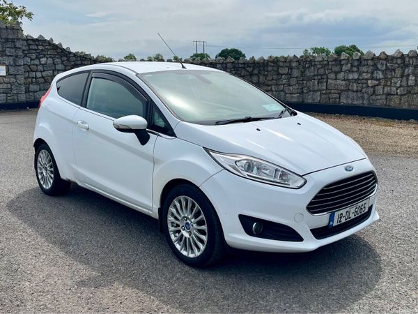 Ford Fiesta Hatchback, Petrol, 2012, White