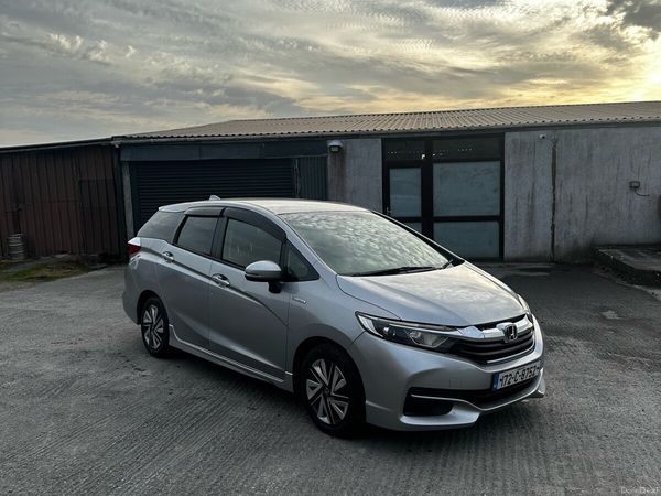 Honda Shuttle MPV, Petrol Hybrid, 2017, Silver