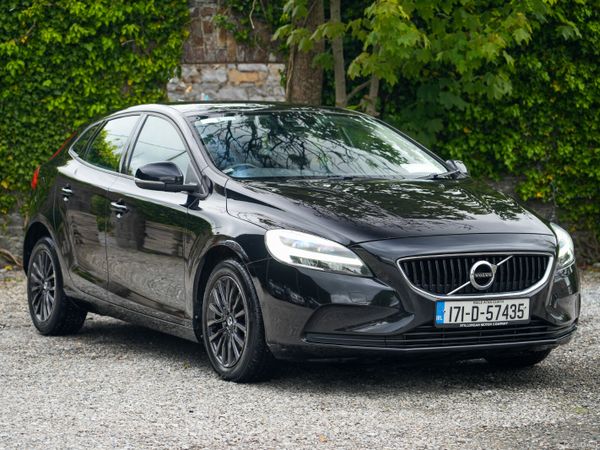 Volvo V40 Hatchback, Diesel, 2017, Black