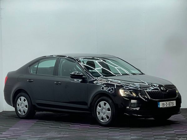 Skoda Octavia Saloon, Diesel, 2019, Black