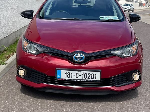 Toyota Auris MPV, Petrol Hybrid, 2018, Red