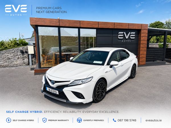 Toyota Camry Saloon, Petrol Hybrid, 2019, White