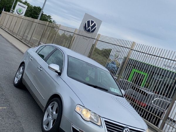 Volkswagen Passat Saloon, Diesel, 2010, Silver