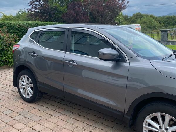 Nissan Qashqai Hatchback, Diesel, 2015, Grey