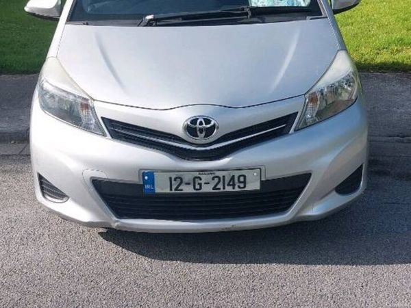 Toyota Yaris Hatchback, Petrol, 2012, Silver