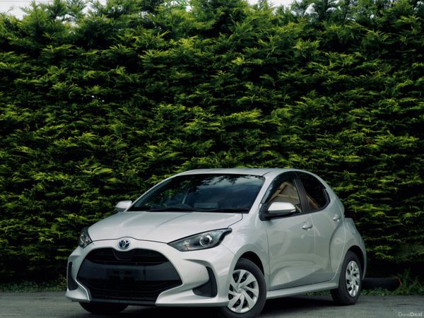 Toyota Yaris Hatchback, Petrol Hybrid, 2020, Silver