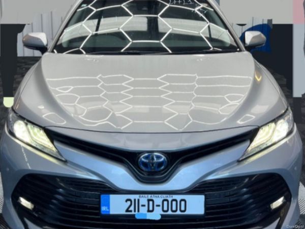 Toyota Camry Saloon, Petrol Hybrid, 2021, Silver
