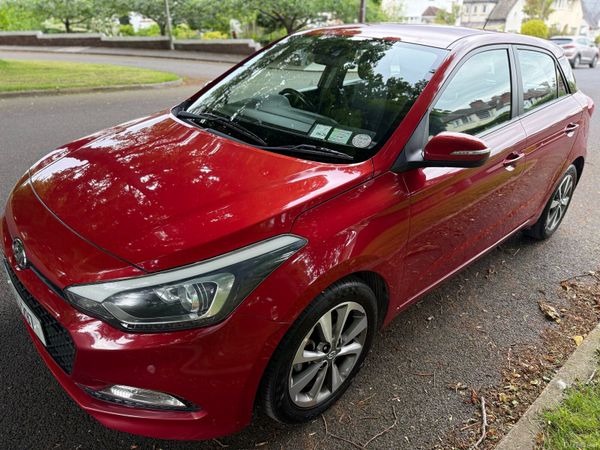 Hyundai i20 Hatchback, Petrol, 2018, Red