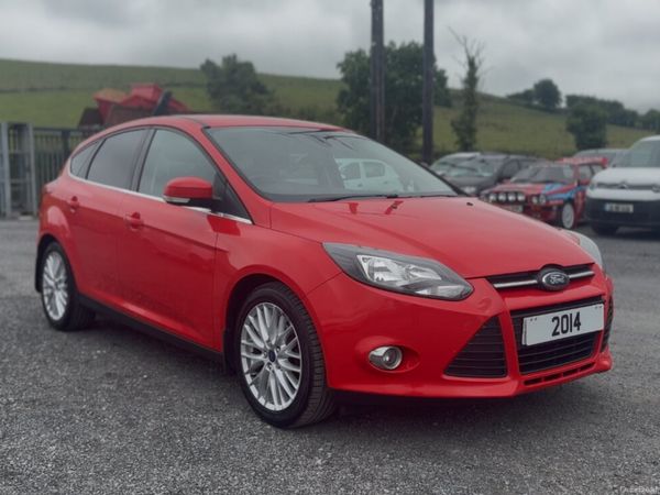 Ford Focus Hatchback, Petrol, 2014, Red