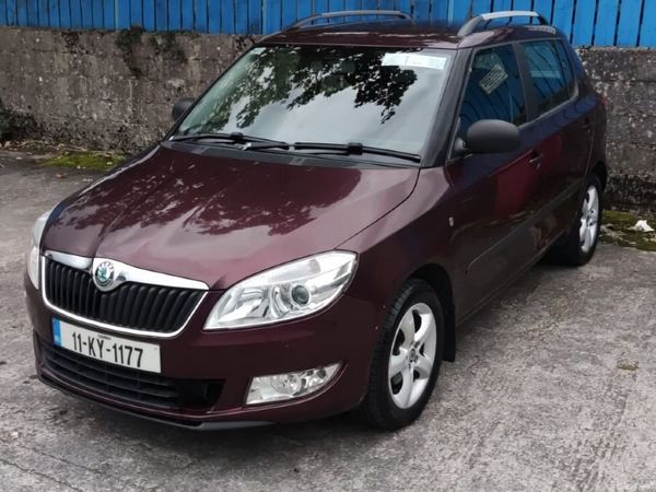 Skoda Fabia Hatchback, Petrol, 2011, Red