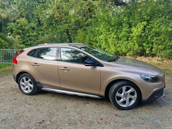 Volvo V40 Hatchback, Diesel, 2016, Bronze