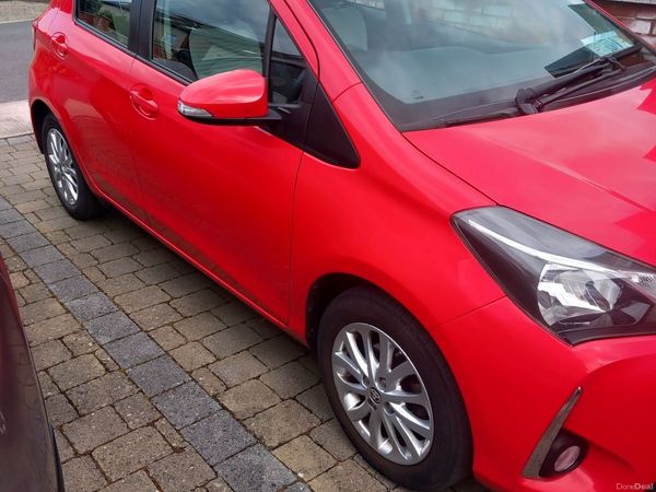 Toyota Yaris Hatchback, Petrol, 2017, Red