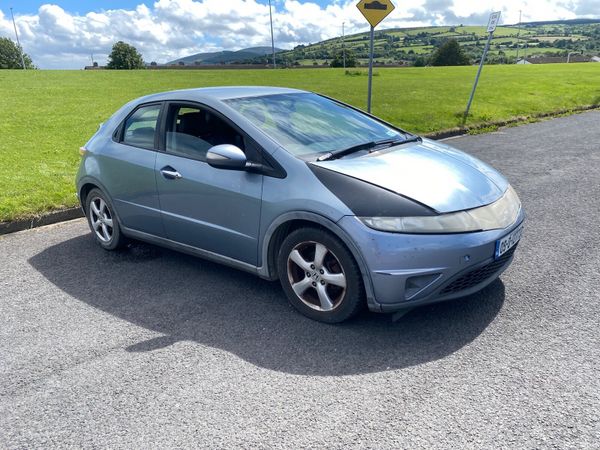 Volkswagen Polo Hatchback, Petrol, 2013, Blue