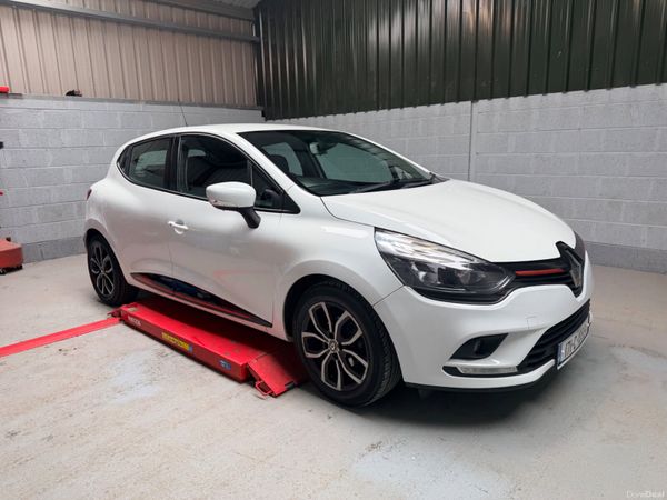 Renault Clio Hatchback, Petrol, 2017, White