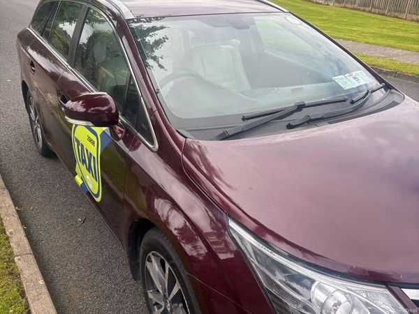 Toyota Avensis Estate, Diesel, 2012, Red