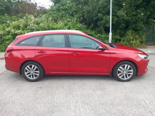 Hyundai i30 Estate/Jeep, Diesel, 2018, Red