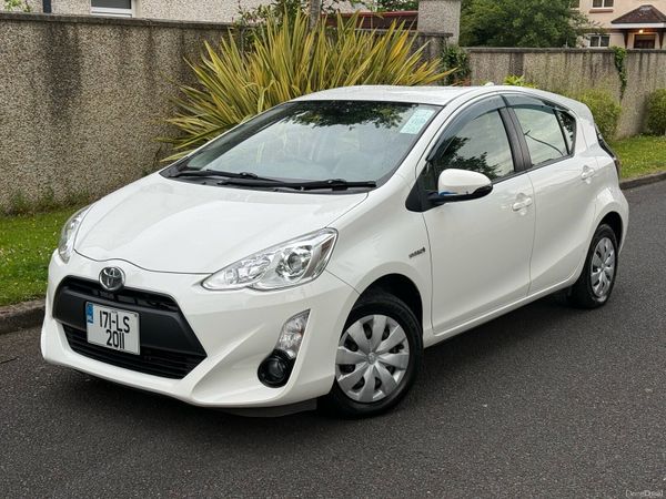 Toyota Aqua Hatchback, Petrol Hybrid, 2017, White