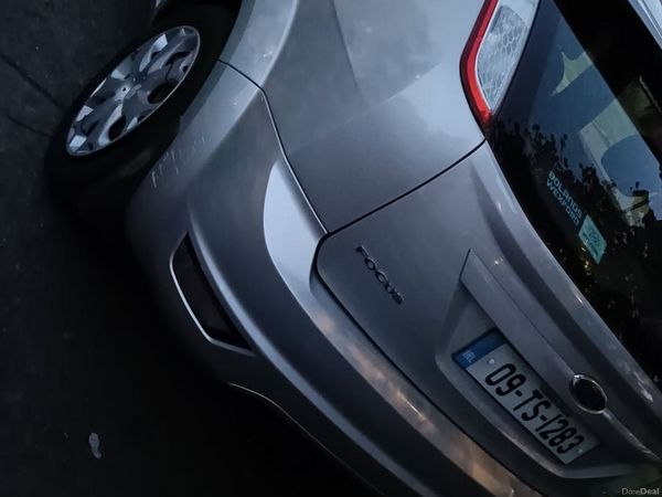 Ford Focus Hatchback, Petrol, 2009, Silver