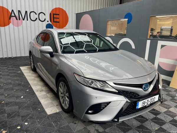 Toyota Camry Saloon, Petrol, 2019, Silver