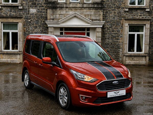 Ford Tourneo Connect MPV, Diesel, 2021, Orange