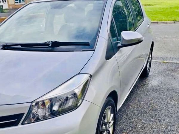 Toyota Yaris Hatchback, Petrol, 2014, Silver