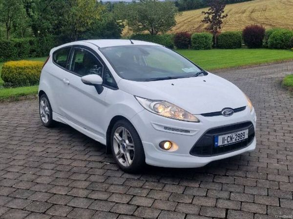 Ford Fiesta Hatchback, Diesel, 2011, White