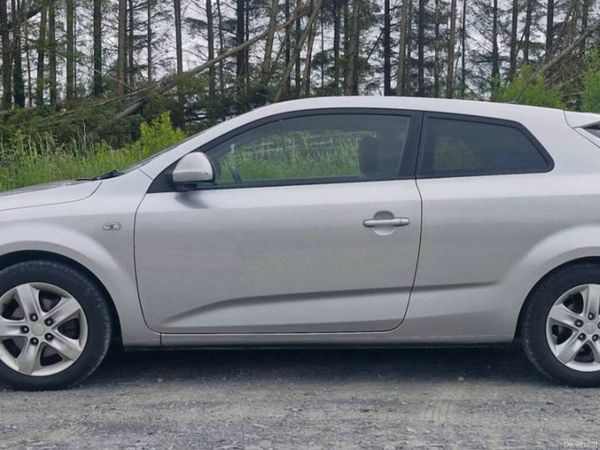 Kia Ceed Hatchback, Petrol, 2008, Silver
