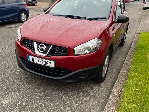 Nissan Qashqai Hatchback, Petrol, 2011, Red