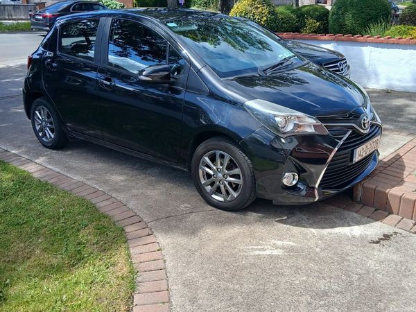 Toyota Yaris Hatchback, Petrol, 2014, Black