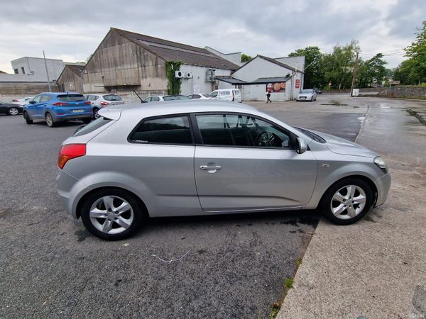 Kia Ceed Hatchback, Diesel, 2010, Silver
