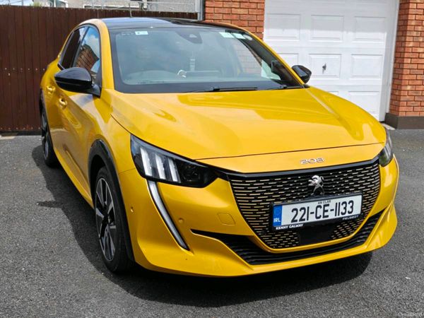 Peugeot 208 Hatchback, Electric, 2022, Yellow