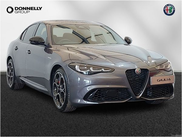 Alfa Romeo Giulia Saloon, Petrol, 2025, Grey