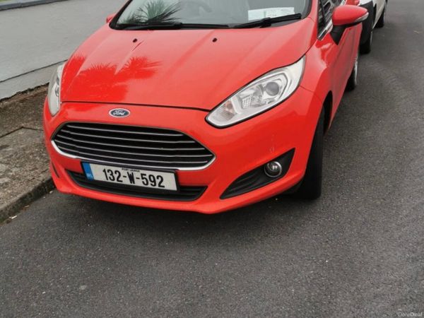 Ford Fiesta Hatchback, Petrol, 2013, Red