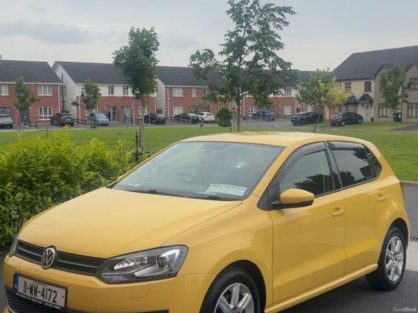 Volkswagen Polo Hatchback, Petrol, 2011, Yellow