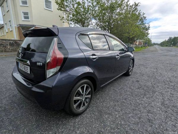 Toyota Aqua Hatchback, Petrol Hybrid, 2015, Blue