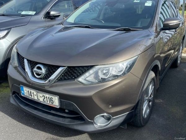 Nissan Qashqai Hatchback, Diesel, 2014, Brown