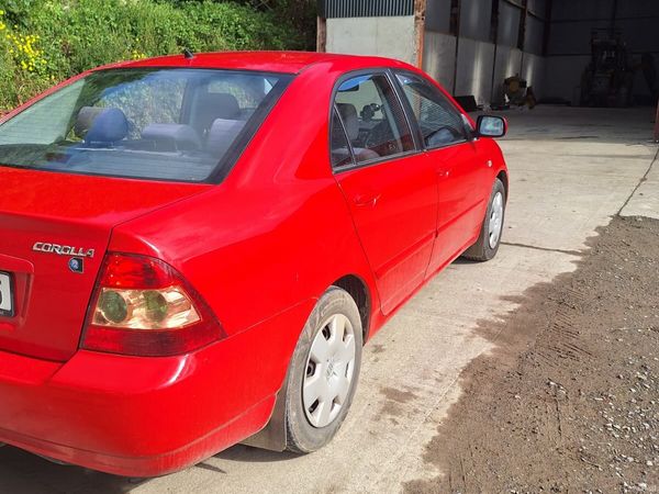 Toyota Corolla Saloon, Petrol, 2006, Red