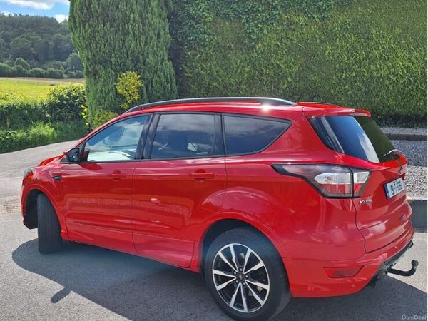 Ford Kuga SUV, Diesel, 2019, Red