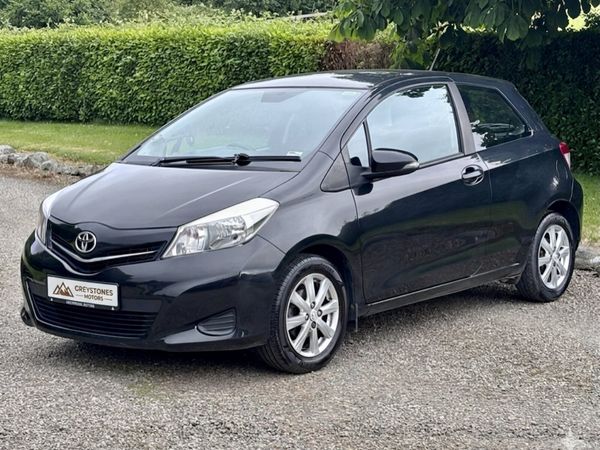 Toyota Yaris Hatchback, Petrol, 2012, Silver
