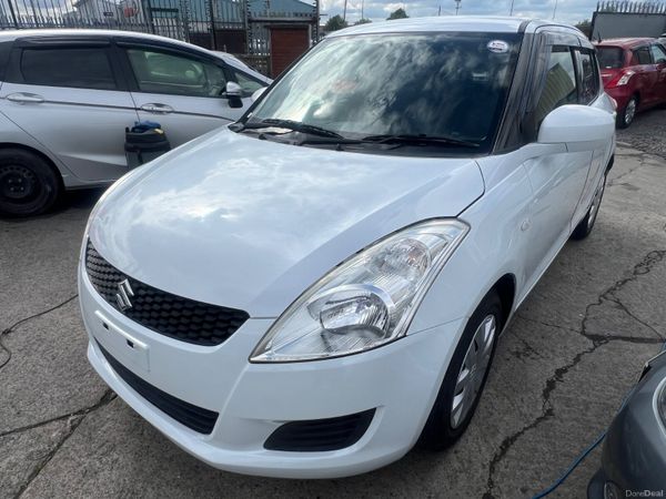 Suzuki Swift Hatchback, Petrol, 2013, White