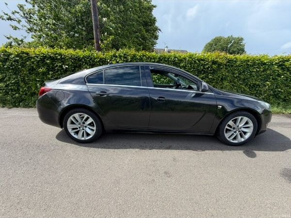 Vauxhall Insignia Hatchback, Diesel, 2016, Black