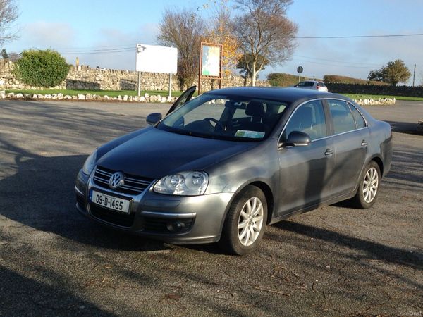 Volkswagen Jetta Saloon, Diesel, 2009, Grey