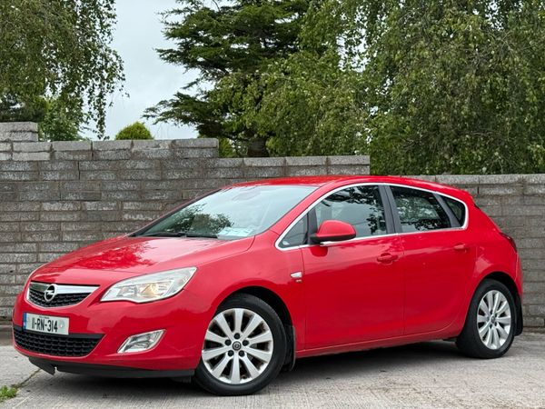 Opel Astra Hatchback, Diesel, 2011, Red