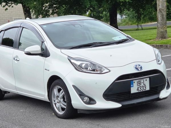 Toyota Aqua Hatchback, Petrol Hybrid, 2019, White