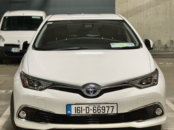 Toyota Auris Hatchback, Petrol Hybrid, 2016, White
