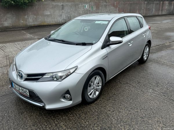 Toyota Auris Hatchback, Petrol Hybrid, 2015, Silver