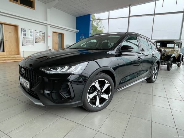 Ford Focus Hatchback, Petrol Hybrid, 2021, Red