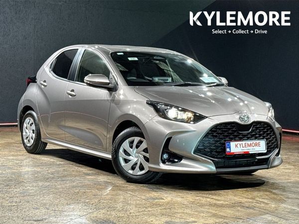 Toyota Yaris Hatchback, Petrol Hybrid, 2024, Silver